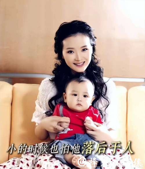 王艳罕见晒与继子亲密合照，兄弟相处融洽似同龄人